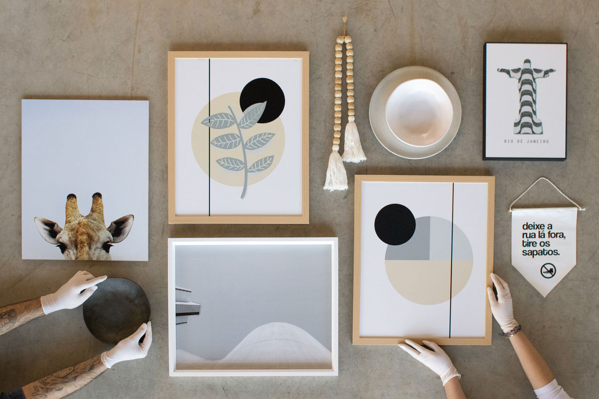Quadros decorativos sobre mesa